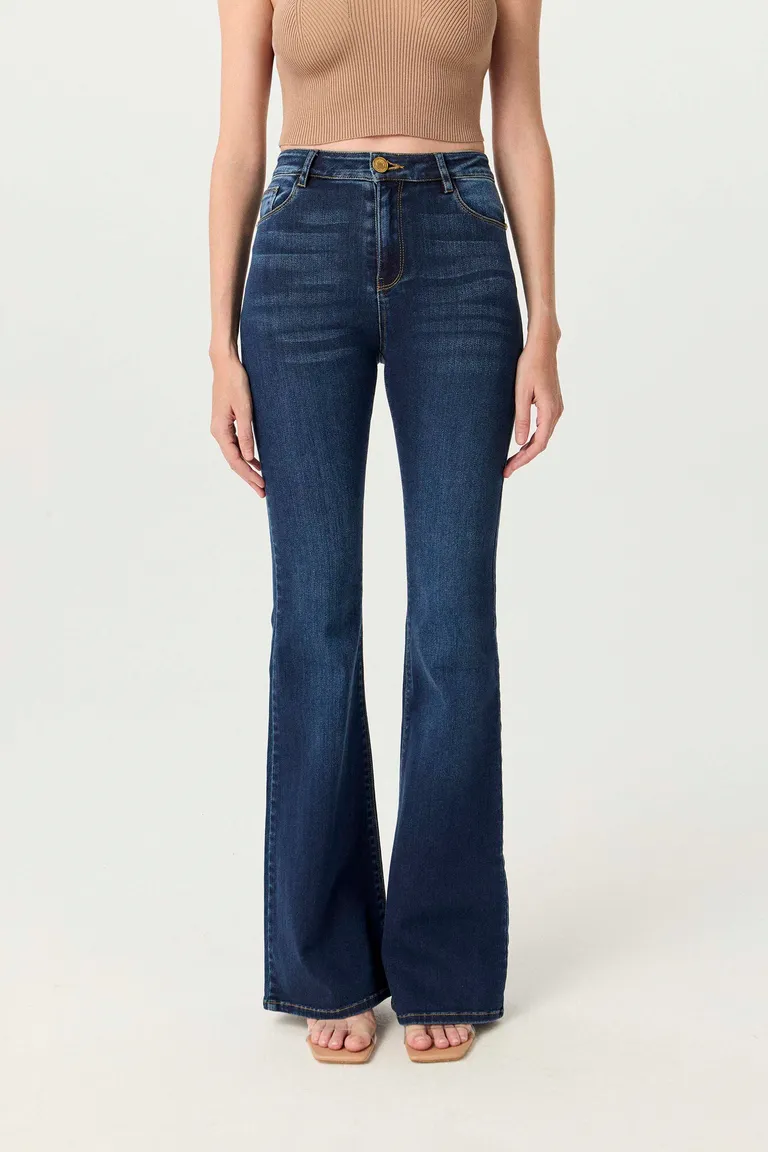 Pantalón de tiro alto con pierna flare y diseño de 5 bolsillos de Markova en Pantalones para argentina