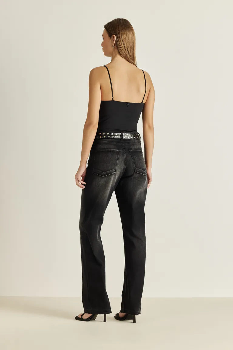 Top de tirantes ajustables, versátil y cómodo para looks casuales y formales de Tucci en Tops para argentina