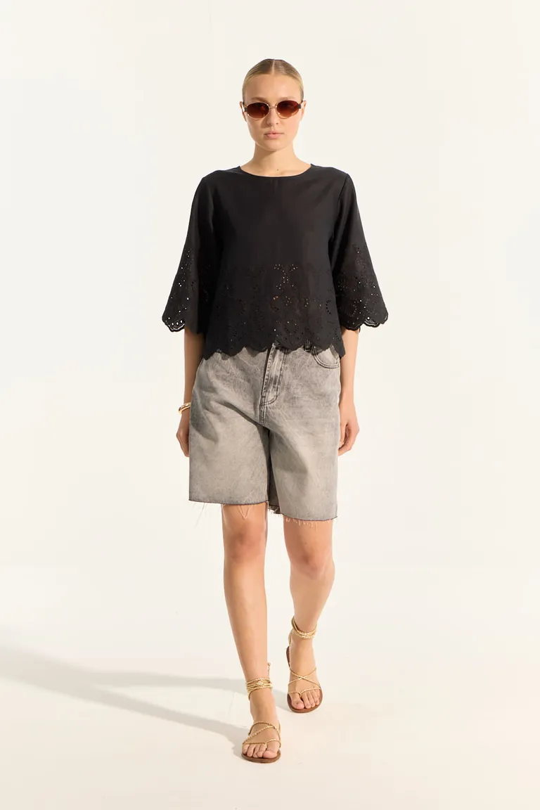 Camisa negra de manga 3/4 con detalles bordados y calados en tejido de lino y viscosa de Portsaid en Camisas para argentina