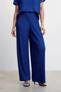 Pantalón wideleg plisado de Mango en Pantalones para argentina