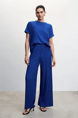 Pantalón wideleg plisado de Mango en Pantalones para argentina