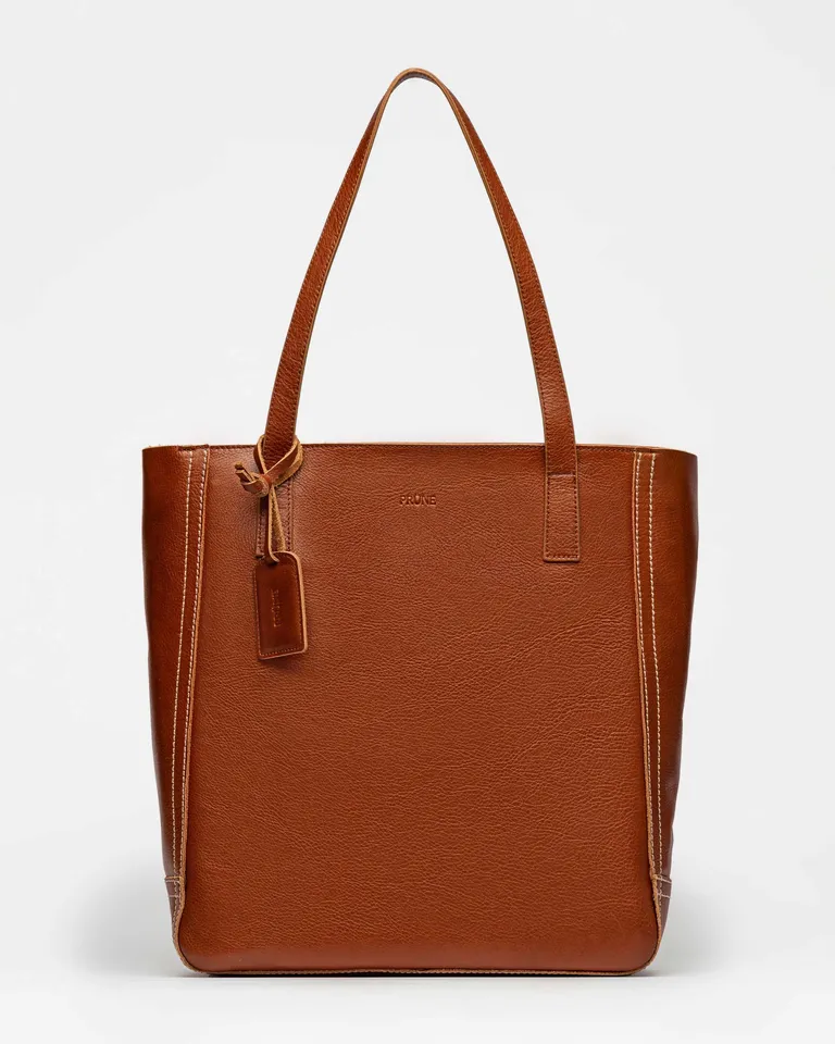 Bolso de Mano de Cuero Vegetal Marrón con Cierre y Espacio para Laptop de Prüne en Bolsos y Carteras para argentina