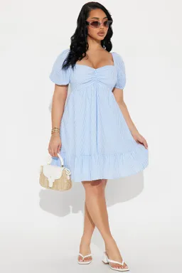 Mini vestido babydoll cuadros brenda de Fashion Nova en Vestidos para argentina