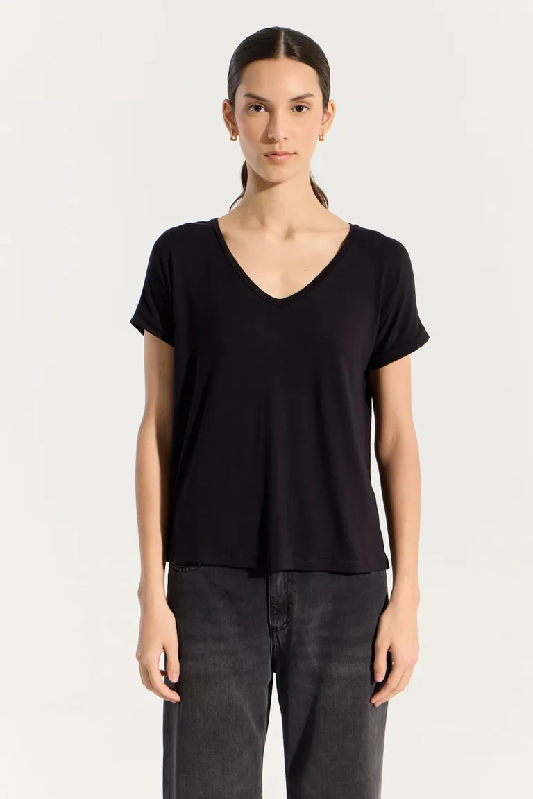 Remera amplia de corte holgado y escote en v en color negro de Portsaid en Remeras para argentina