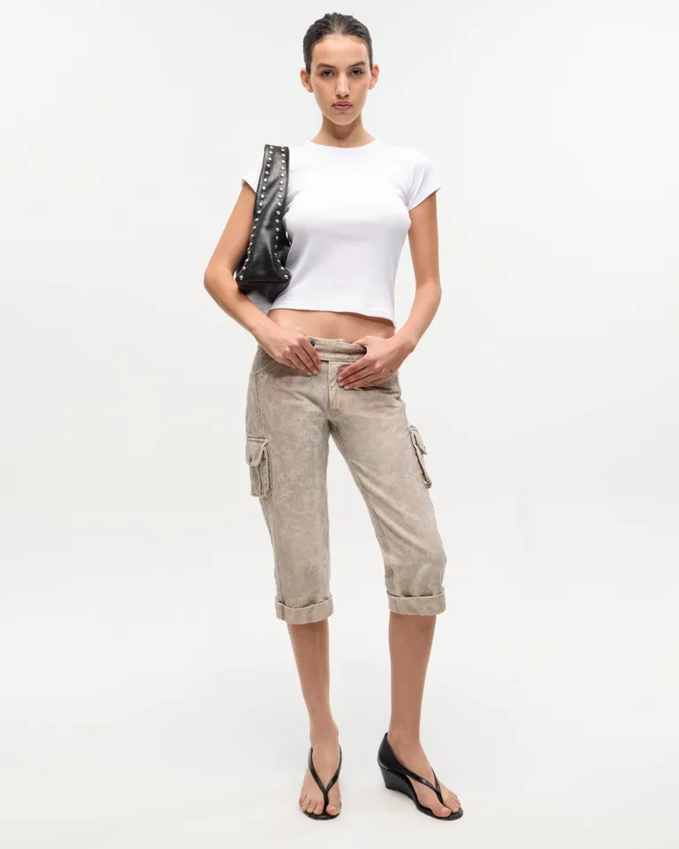 Pantalón capri de gabardina estampada con bolsillos y cierre oculto de Ay Not Dead en Pantalones para argentina