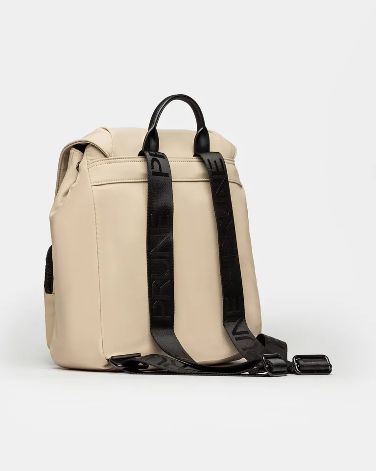 Mochila de nylon con logo estampado en gran tamaño, ideal para un look trendy de Prüne en Mochilas para argentina