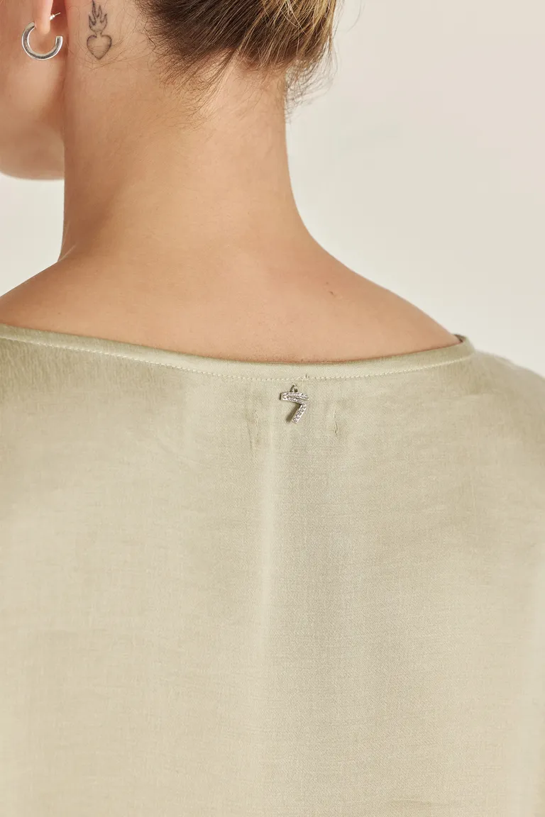 Top de diseño simple y elegante para lucir un estilo casual y relajado de Tucci en Tops para argentina