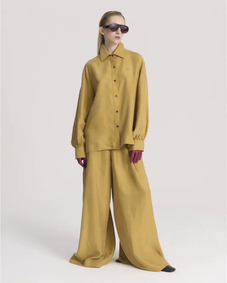 Pantalón de mujer de tiro alto con pierna ancha, tablas delanteras y cierre invisible lateral de Blue Sheep en Pantalones para argentina