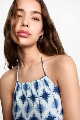 Mono estampado aberturas de Mango Teen en Monos para argentina