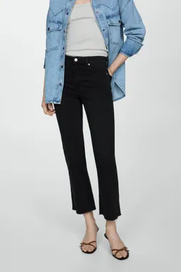 Jeans sienna flare cortos de Mango en Pantalones para argentina