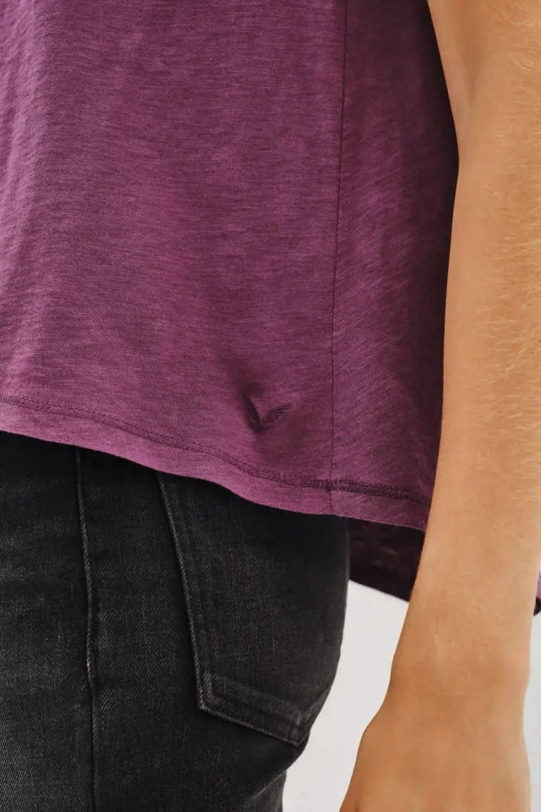 Remera de mujer con cuello redondo y mangas cortas de calce amplio de Rapsodia en Remeras para argentina