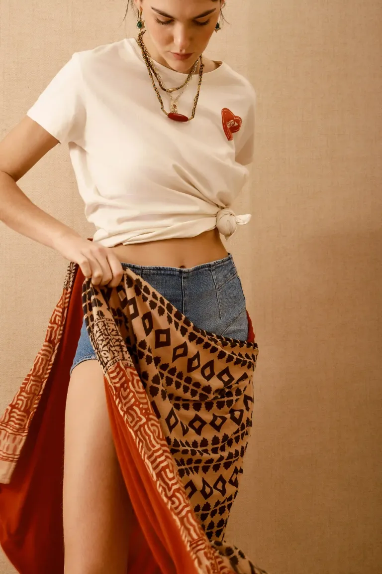 Pareo de algodón con estampado étnico - Prenda versátil para tus días de playa de Rapsodia en Swimwear y Beachwear para argentina