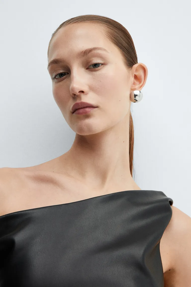 Vestido corto efecto cuero de Mango en Vestidos para argentina