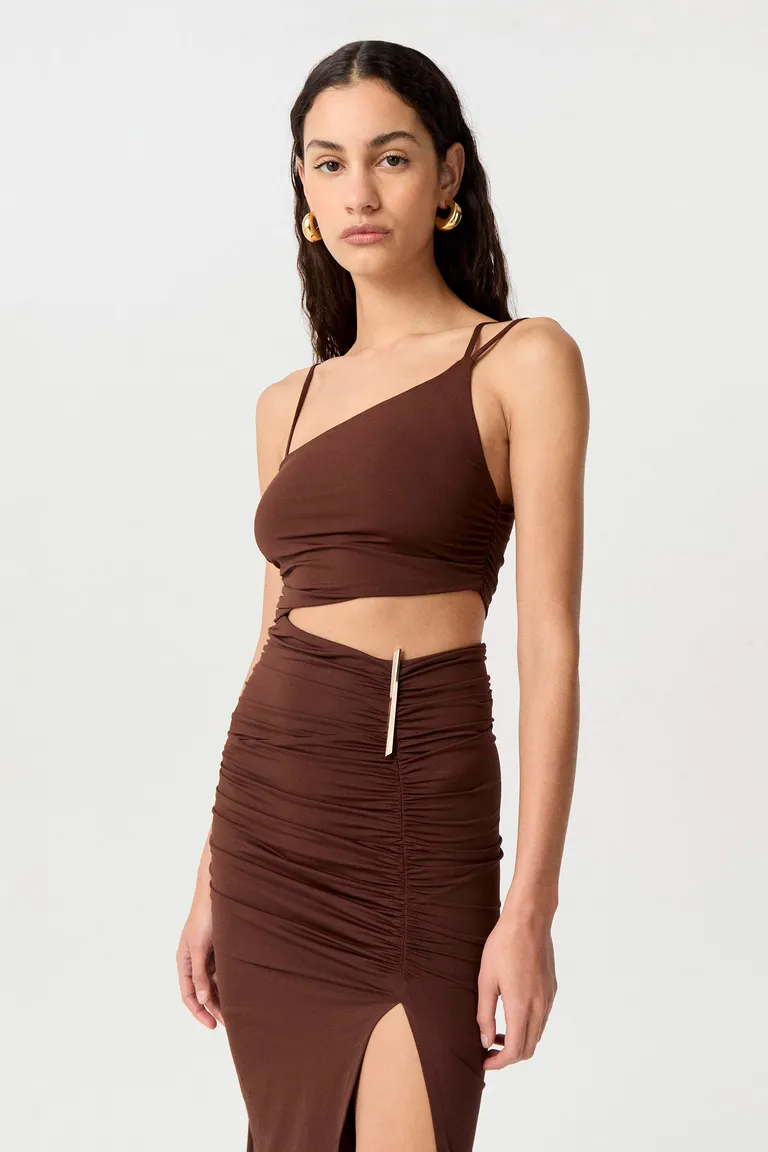 Vestido elegante de jersey microfibra premium con escote asimétrico y tajo delantero de Markova en Vestidos para argentina