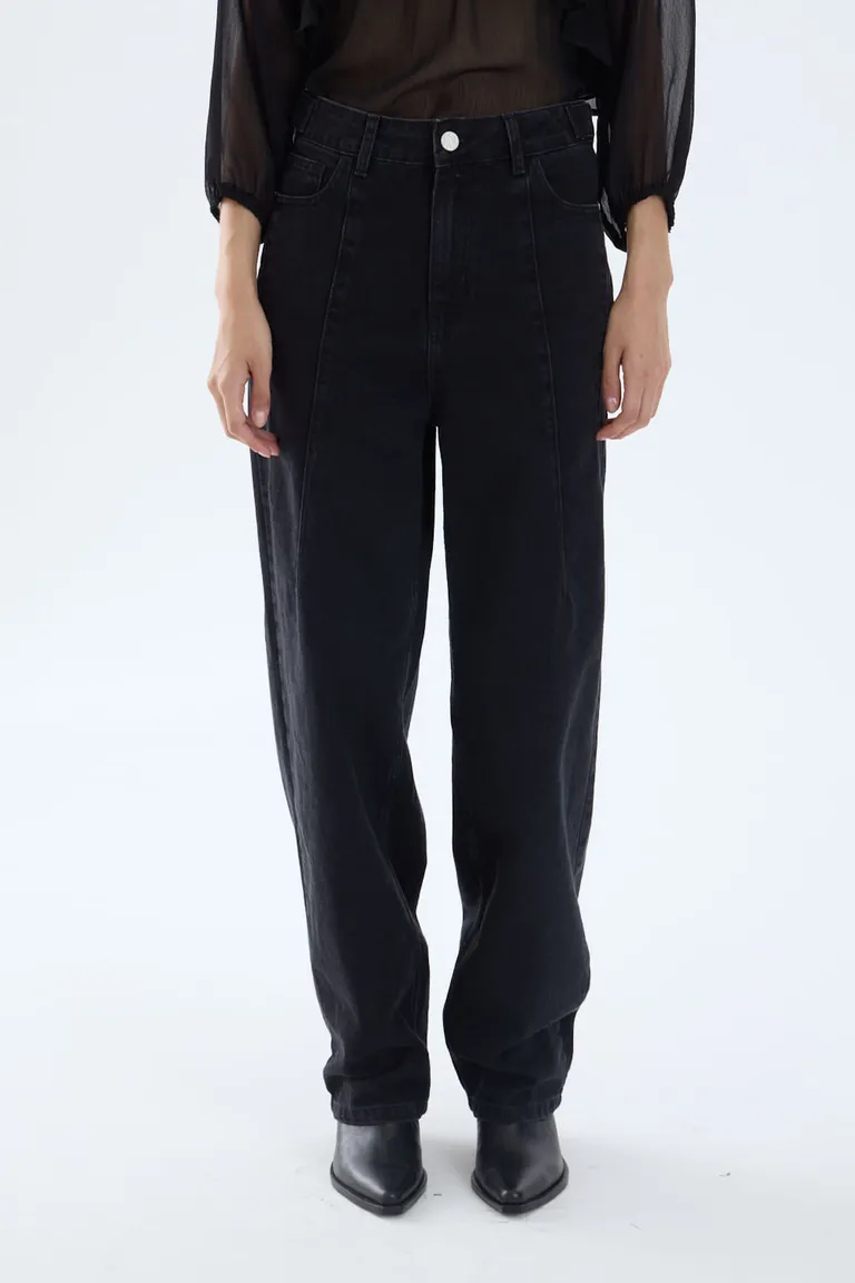 Jean de corte skater con tiro medio, fit amplio, pinzas frontales y detalles de broches metálicos laterales de Portsaid en Pantalones para argentina