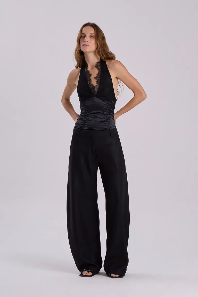 Body de seda y encaje negro con escote halter y espalda abierta de Maria Cher en Bodies para argentina