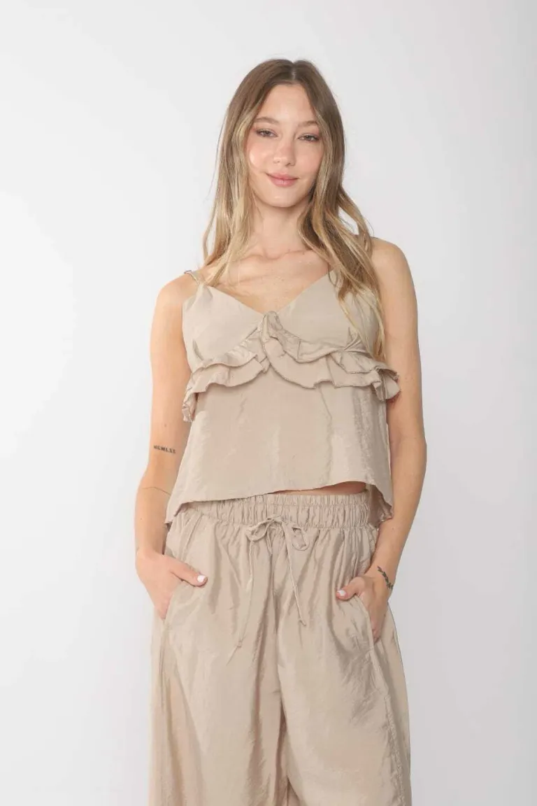 Blusa amplia y elegante de bambú con volados en los hombros para un estilo relajado y femenino de Belle en Blusas para argentina