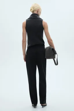 Pantalón recto con pinzas de Mango en Pantalones para argentina