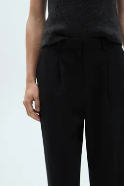 Pantalón recto con pinzas de Mango en Pantalones para argentina