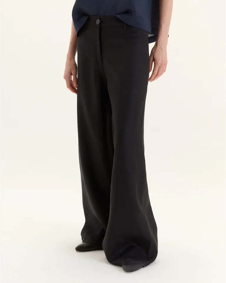 Pantalón kisha de corte sastrero y diseño innovador sin costura lateral de Blue Sheep en Pantalones para argentina