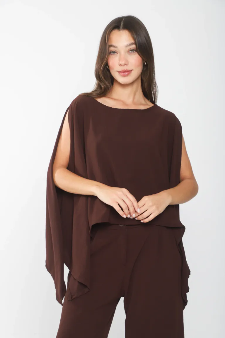 Blusa negra con mangas amplias y hombros descubiertos de Belle en Blusas para argentina