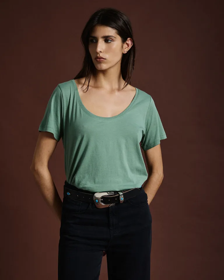 Remera de mujer con escote redondeado y calce relajado de Wanama en Remeras para argentina