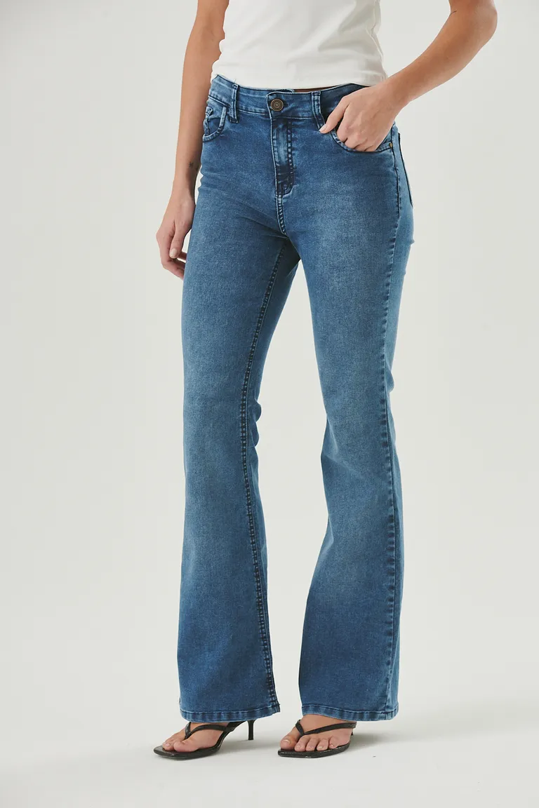 Pantalón de tiro medio y corte oxford en denim elástico, diseño clásico y versátil de Sweet en Pantalones para argentina