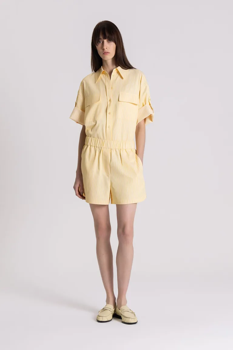 Short de Popelina Amarillo con Bolsillos Laterales y Detalle de Logo Bordado de Maria Cher en Shorts para argentina