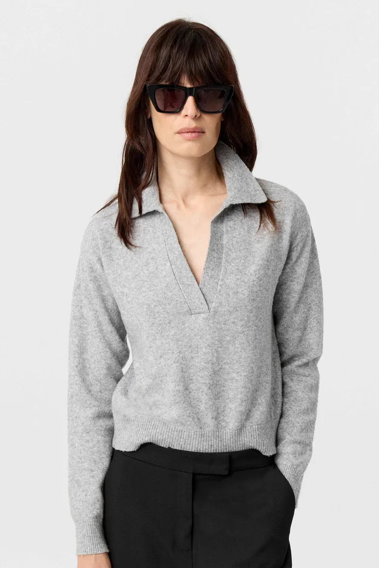 Sweater tejido con cuello polo y mangas largas de calce relajado de Markova en Buzos y Sweaters para argentina