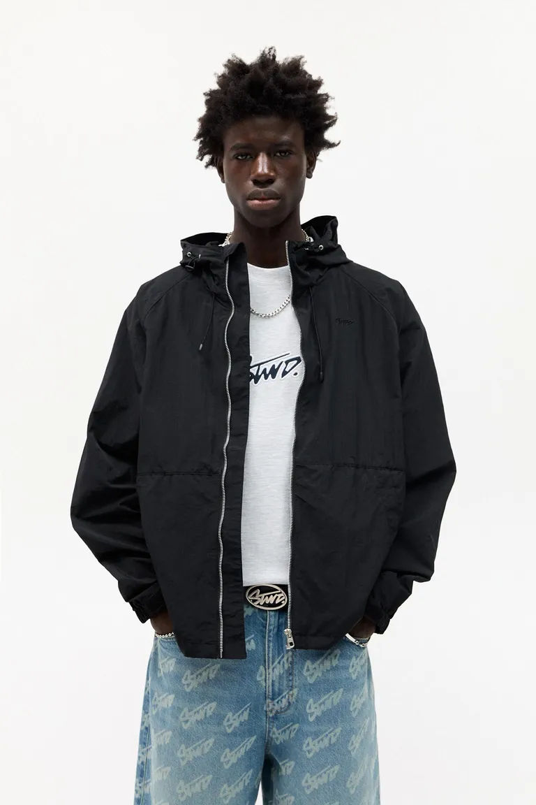 Piloto liviano con capucha de Pull&Bear en Abrigos y Camperas para argentina