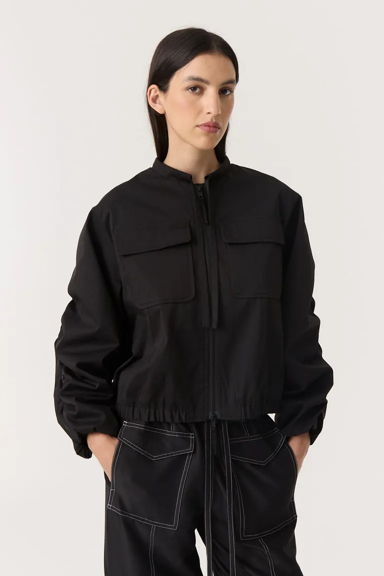 Chaqueta bomber con cuello con lazo, bolsillos frontales y costuras fruncidas en espalda y mangas de Furzai en Chaquetas para argentina