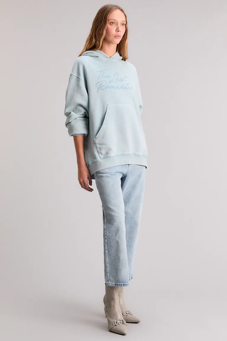 Buzo oversize de diseño exclusivo con detalles artesanales para un look de moda y confort de Kosiuko en Buzos y Sweaters para argentina