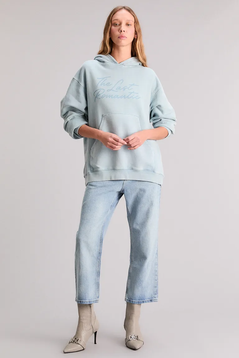 Buzo oversize de diseño exclusivo con detalles artesanales para un look de moda y confort de Kosiuko en Buzos y Sweaters para argentina