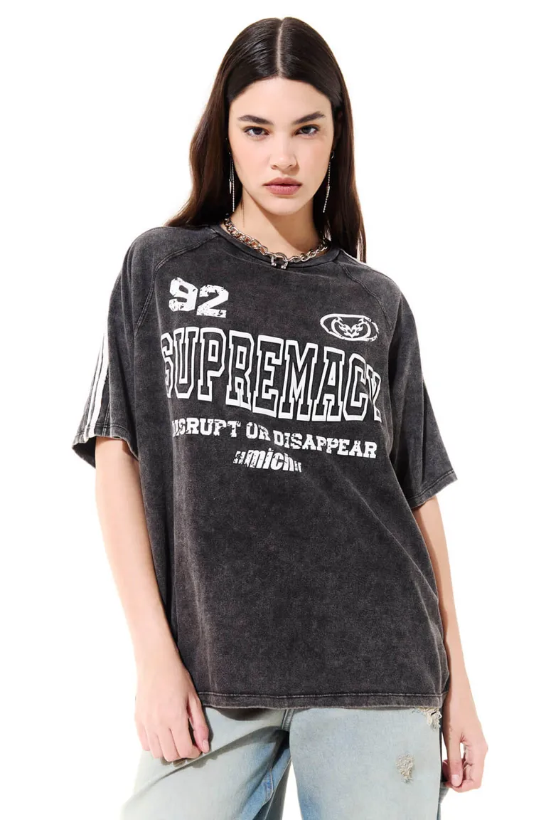 Remera oversize de algodón con diseño gráfico y detalles en contraste de 47 Street en Remeras para argentina