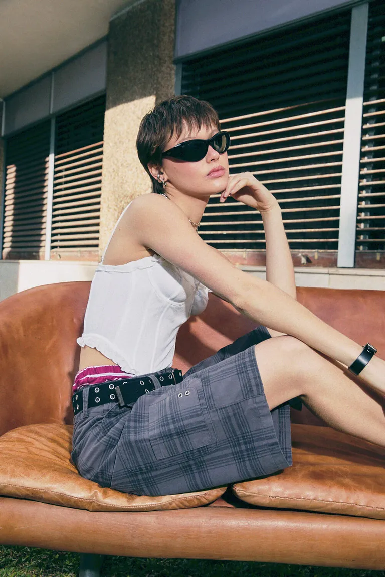Bermuda de gabardina estampada con costuras y bolsillos visibles de 47 Street en Pantalones para argentina