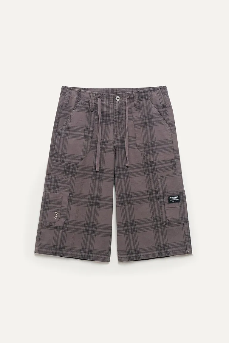 Bermuda de gabardina estampada con costuras y bolsillos visibles de 47 Street en Pantalones para argentina