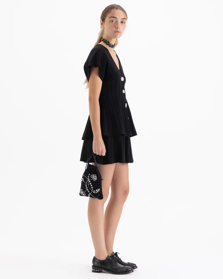 Cardigan con escote en V y botones de piedras con diseño de líneas de Jazmin Chebar en Chalecos para argentina