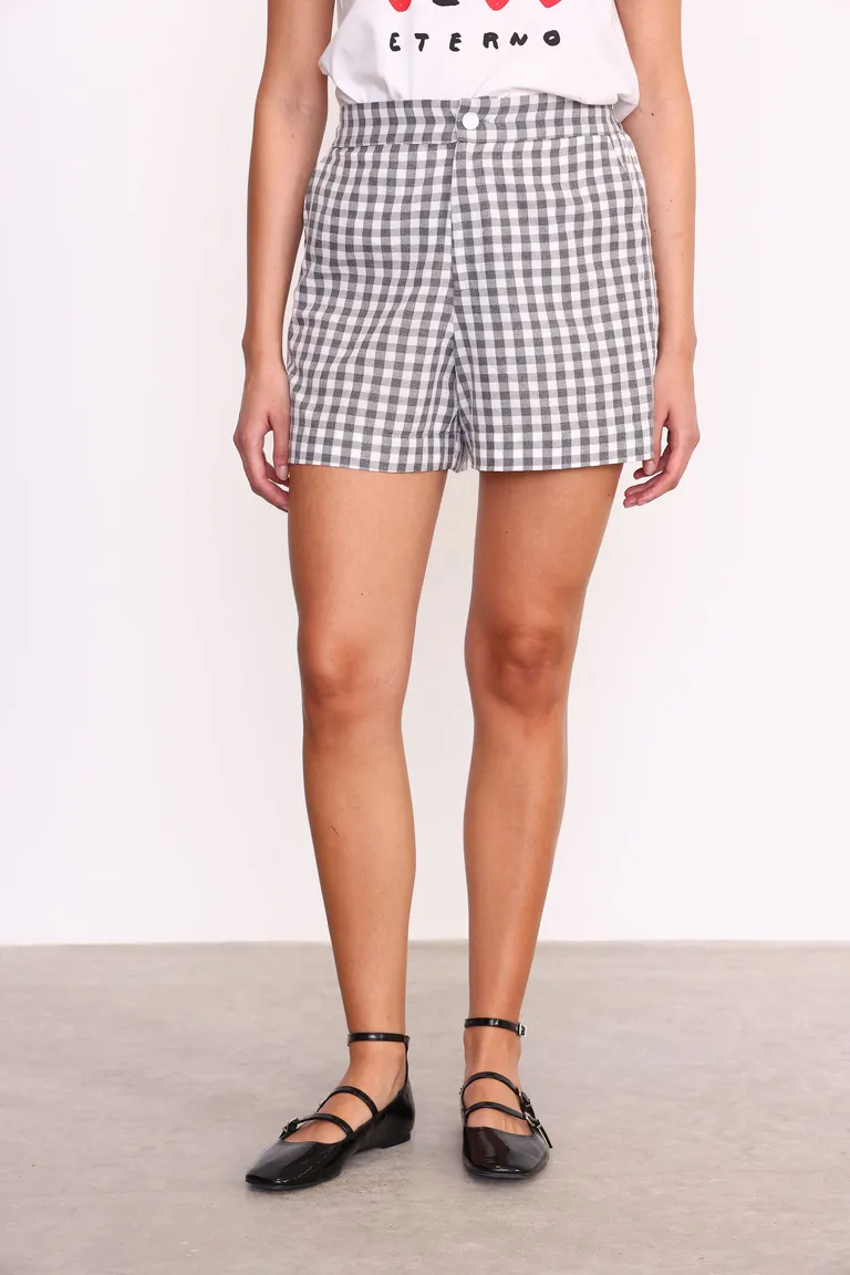 Short con estampado vichy, prenda estilosa y cómoda para el verano de Yagmour en Shorts para argentina