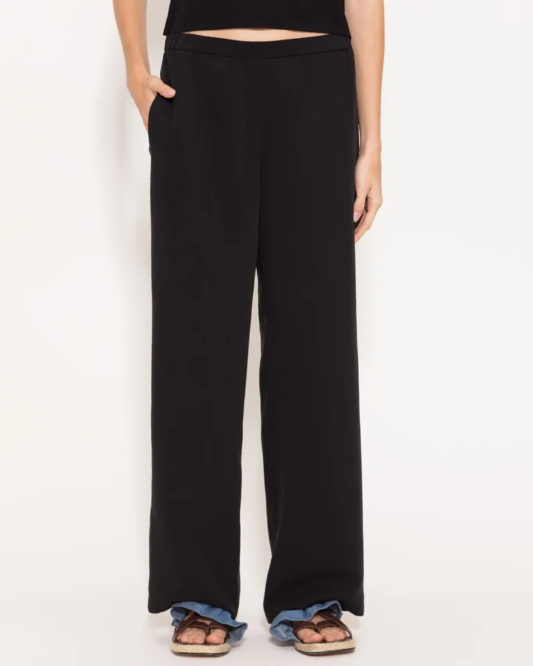 Pantalón de corte recto en tela suave y ligera para un look casual y elegante de Jazmin Chebar en Pantalones para argentina
