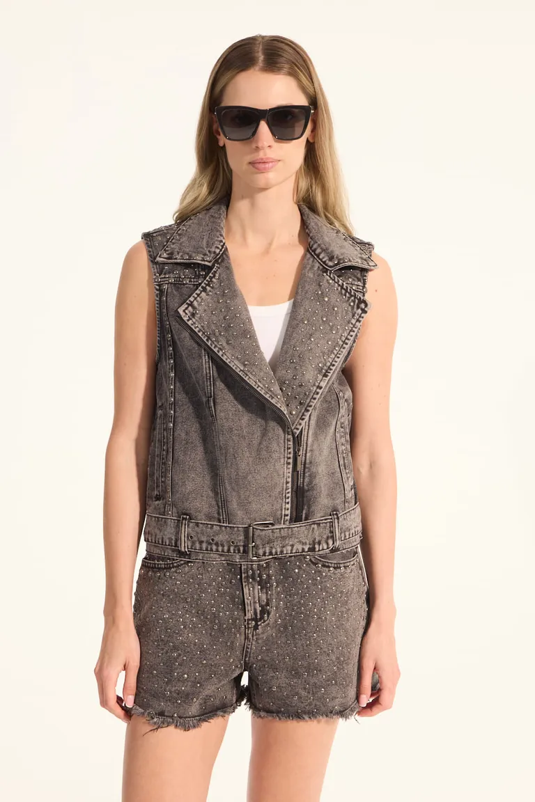 Chaleco denim de estilo sartorial con tachas en diseño folk de Portsaid en Chalecos para argentina