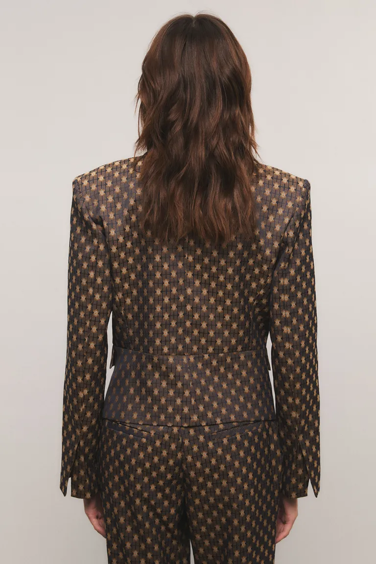 Blazer de sastrería con diseño jacquard, ajuste entallado, bolsillos con solapa y mangas con tajo de Kosiuko en Blazers para argentina