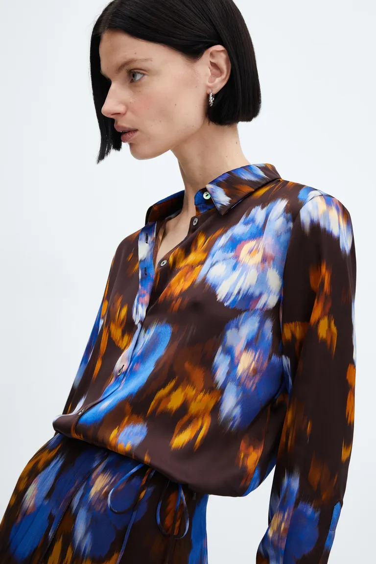 Camisa satinada estampada de Mango en Camisas para argentina