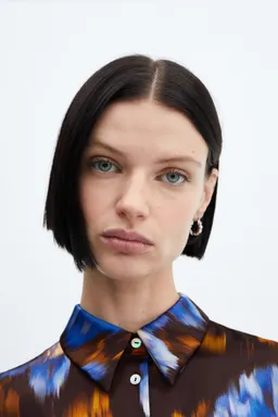 Camisa satinada estampada de Mango en Camisas para argentina