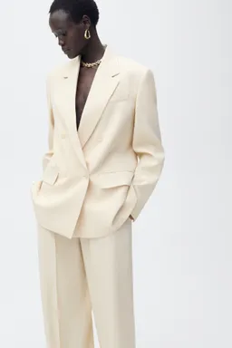 Pantalón traje wideleg pinzas de Mango en Pantalones para argentina