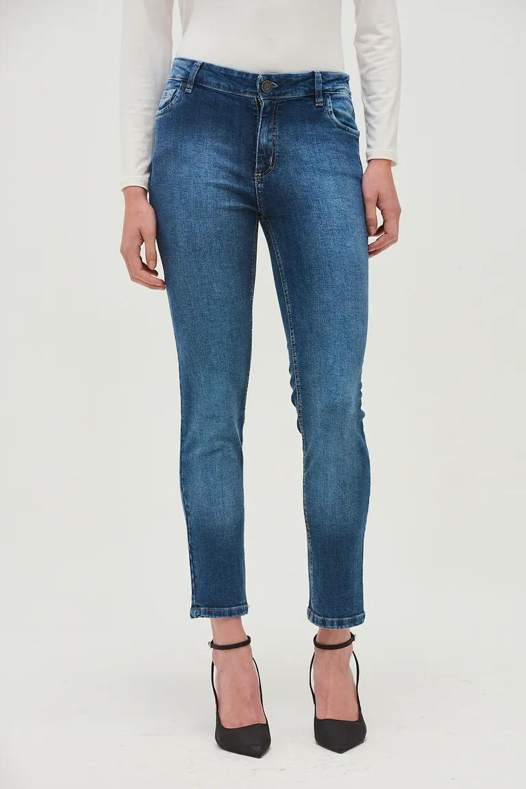 Pantalón jean de tiro medio con corte entallado y diseño clásico de Sweet en Pantalones para argentina