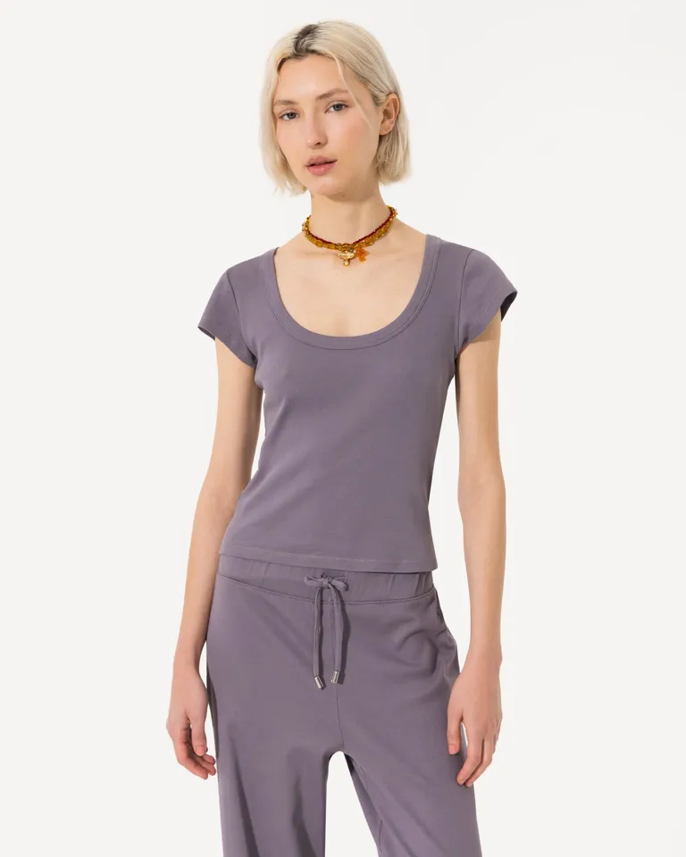 Remera de punto gris de ajuste ceñido para mujer de Jazmin Chebar en Remeras para argentina