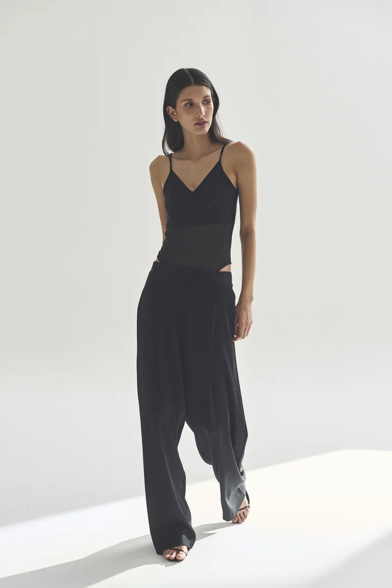 Body de tirantes finos negro - Prenda versátil para looks elegantes y urbanos de Akiabara en Bodies para argentina