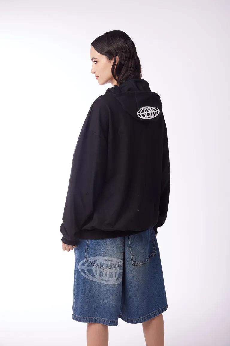 Hoodie negro con estampa BLKMBA - Prenda de abrigo versátil y moderna de Black Mamba en Buzos y Sweaters para argentina