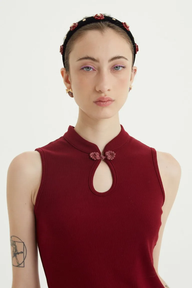 Musculosa de cuello mao con detalle de alamar y escote gota de Las Pepas en Tops para argentina