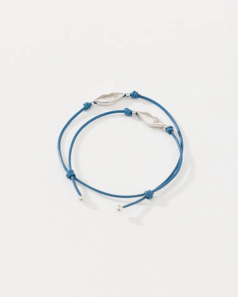 Pulsera de cuero con detalles metálicos - Accesorio femenino y moderno de Jazmin Chebar en Bijouterie para argentina